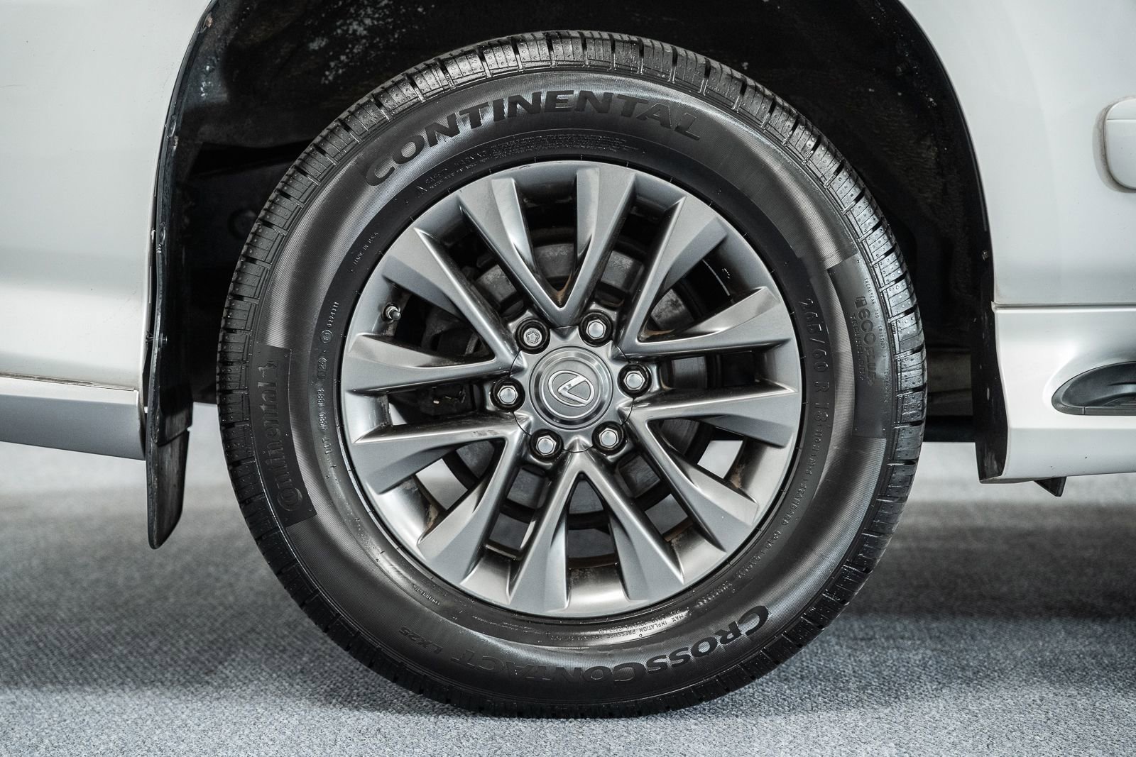 Used 2017 Lexus GX 460 Luxury w/ Sport Design Package image 25