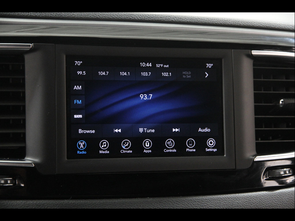Used 2020 Chrysler Pacifica Touring-L w/ S Appearance Package FWD image 10