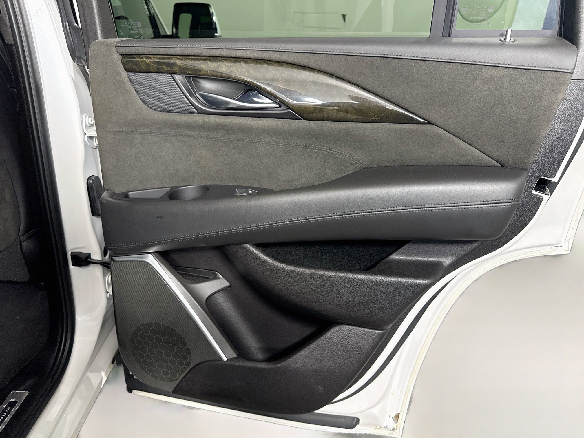 Used 2019 Cadillac Escalade Platinum AWD/4WD image 28