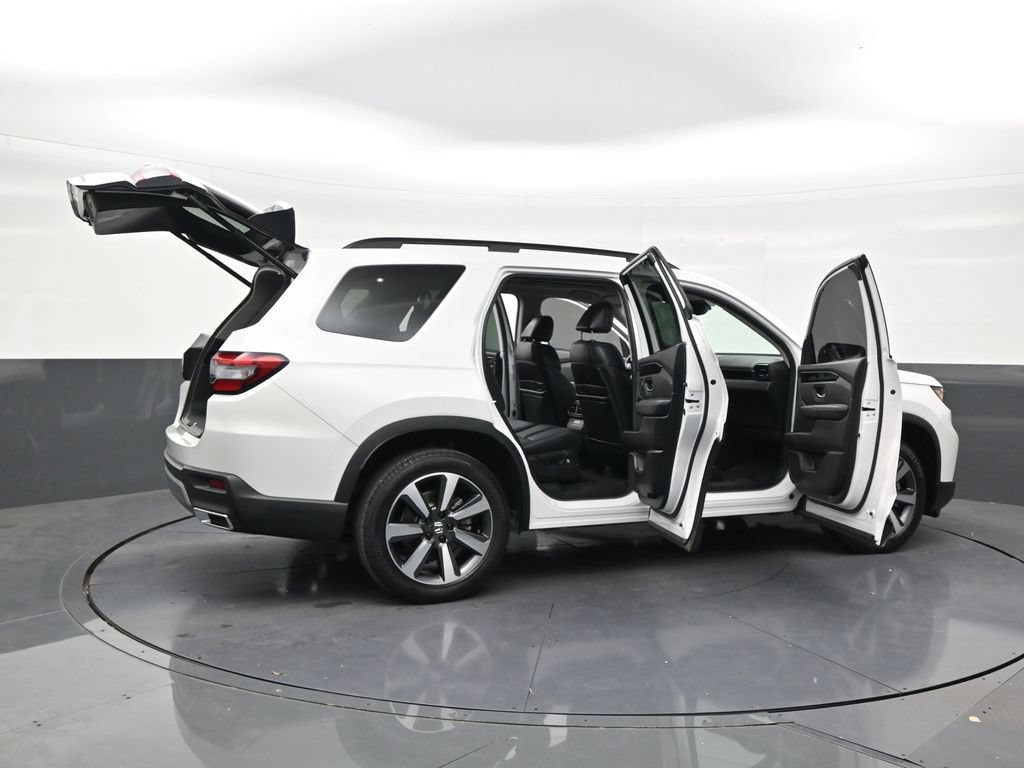 Used 2024 Honda Pilot Touring image 28