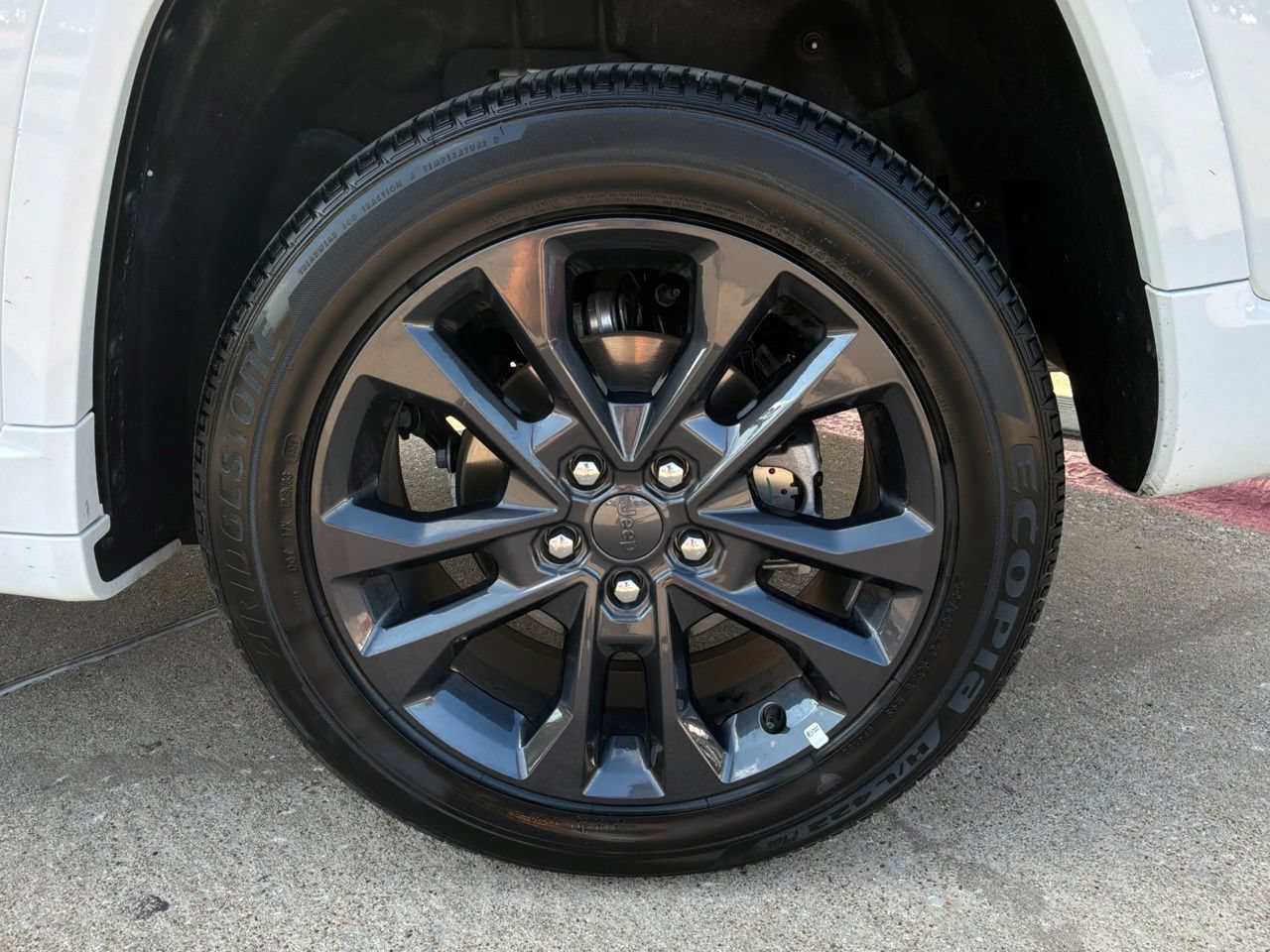 Used 2026 Jeep Grand Cherokee Limited AWD/4WD image 9