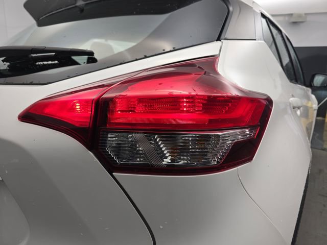 Used 2020 Nissan Kicks SR FWD image 19