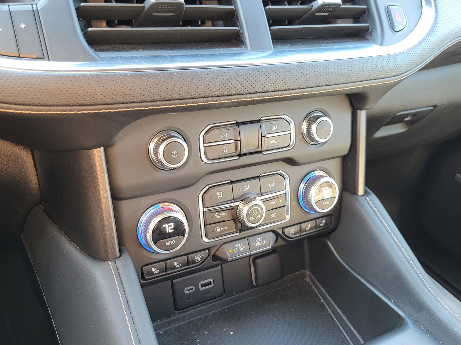 Used 2024 GMC Yukon AT4 w/ Technology Package image 29