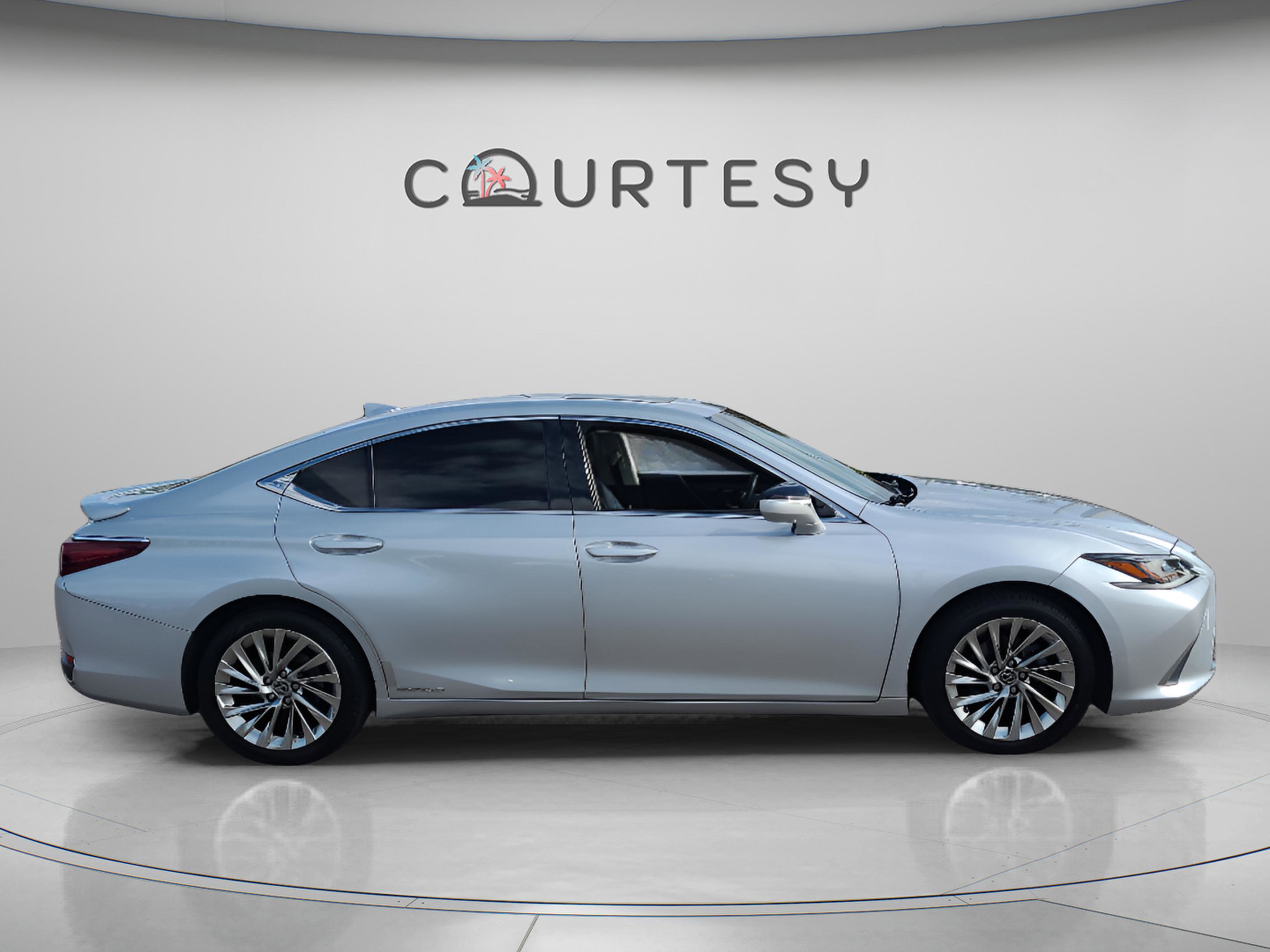 Used 2019 Lexus ES 300h w/ Accessory Package 2 image 6