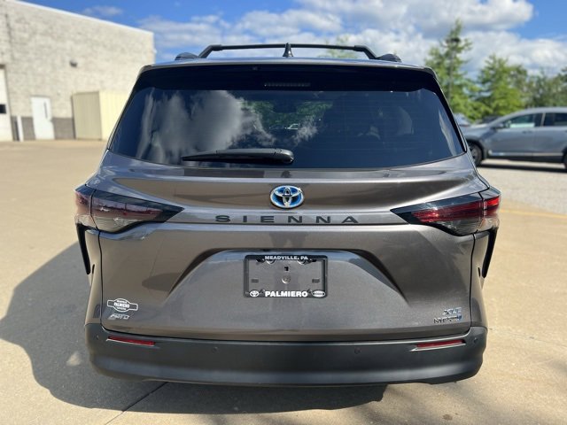 Used 2024 Toyota Sienna XLE image 4