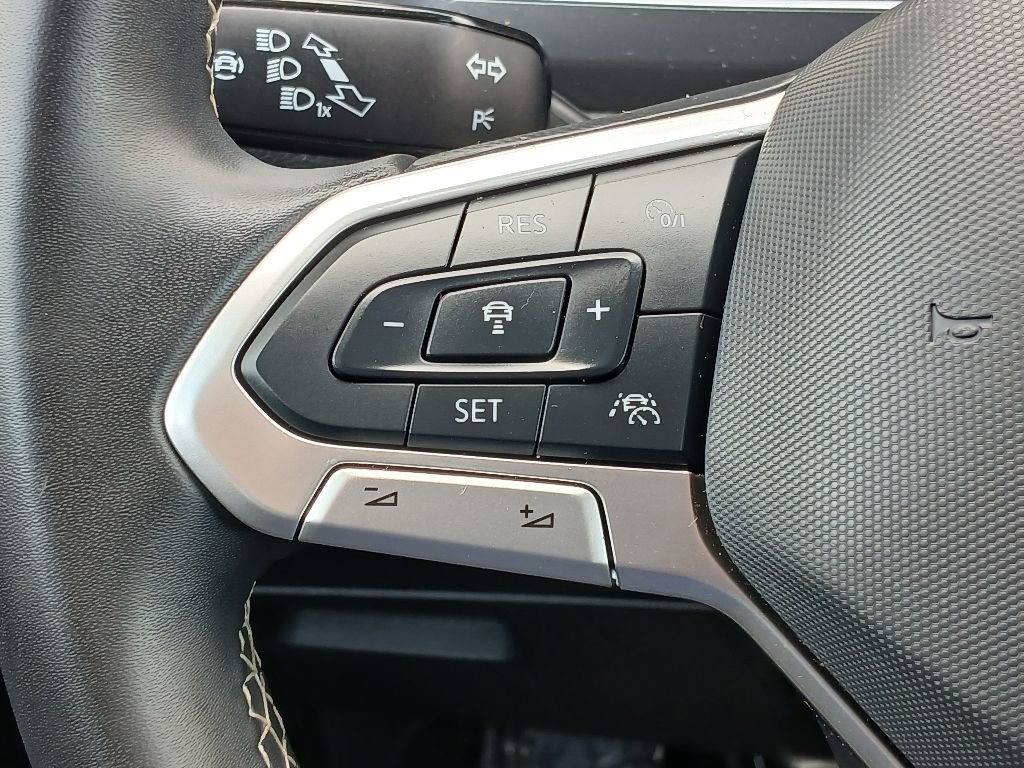 Used 2024 Volkswagen Tiguan SE image 17