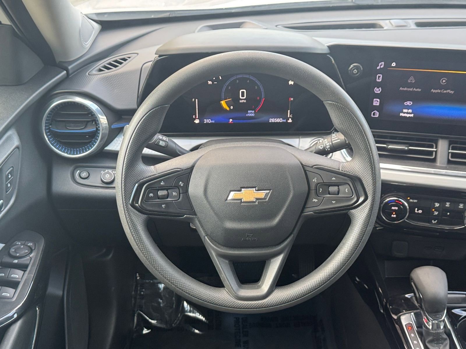 Used 2025 Chevrolet Trax LT image 27