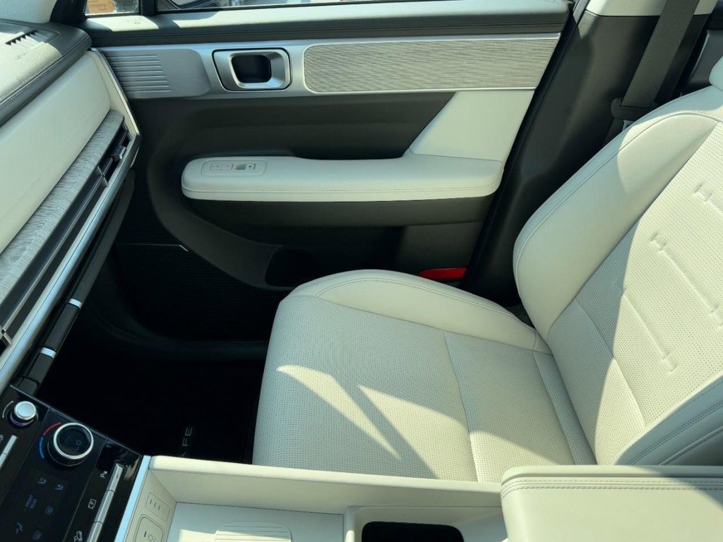 Used 2025 Hyundai Santa Fe Calligraphy image 14