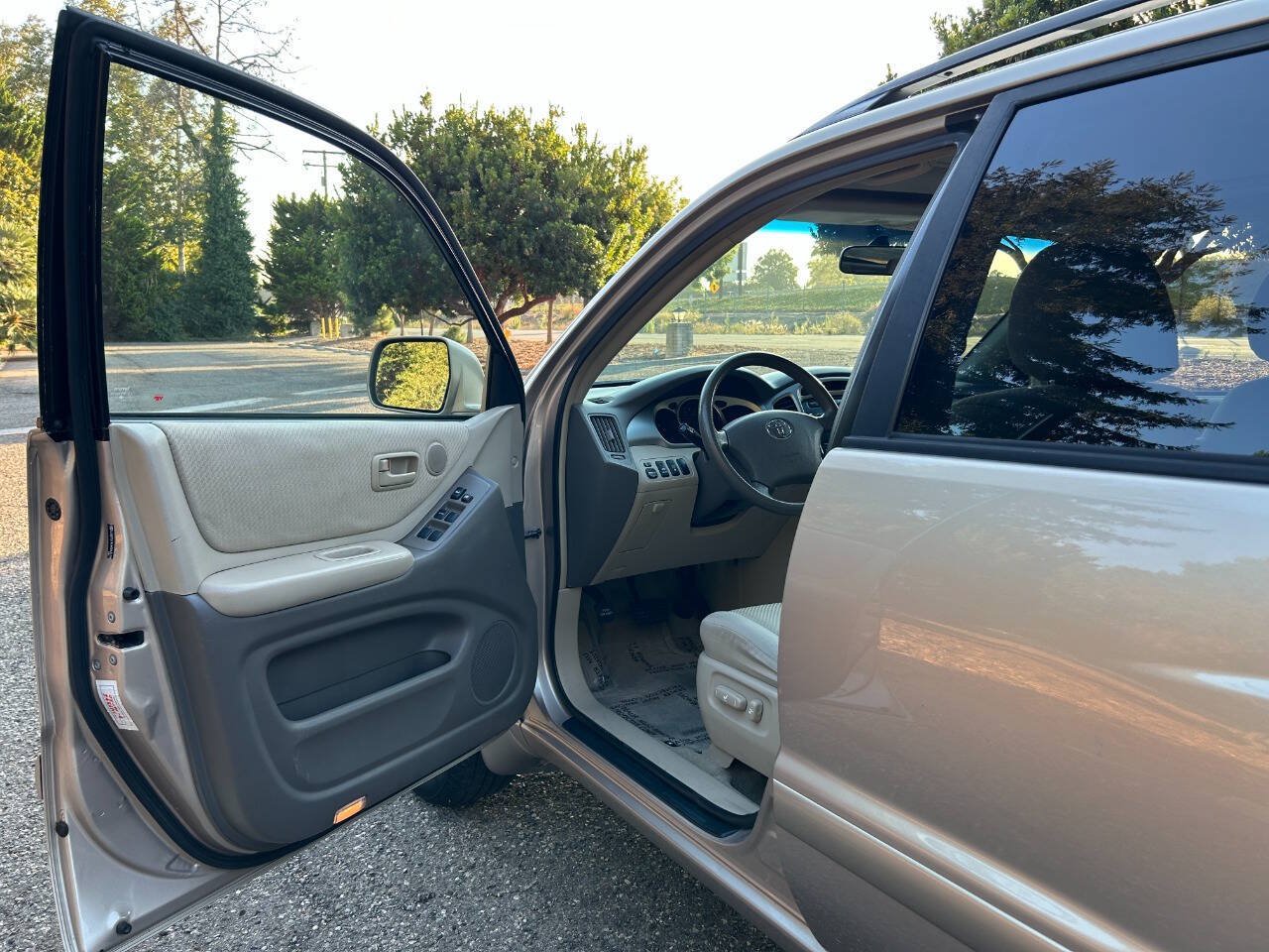 Used 2004 Toyota Highlander 4WD V6 w/ Preferred Pkg image 23