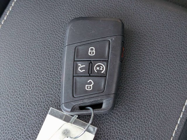 Certified 2023 Volkswagen Tiguan SE w/ Panoramic Sunroof Package FWD image 30