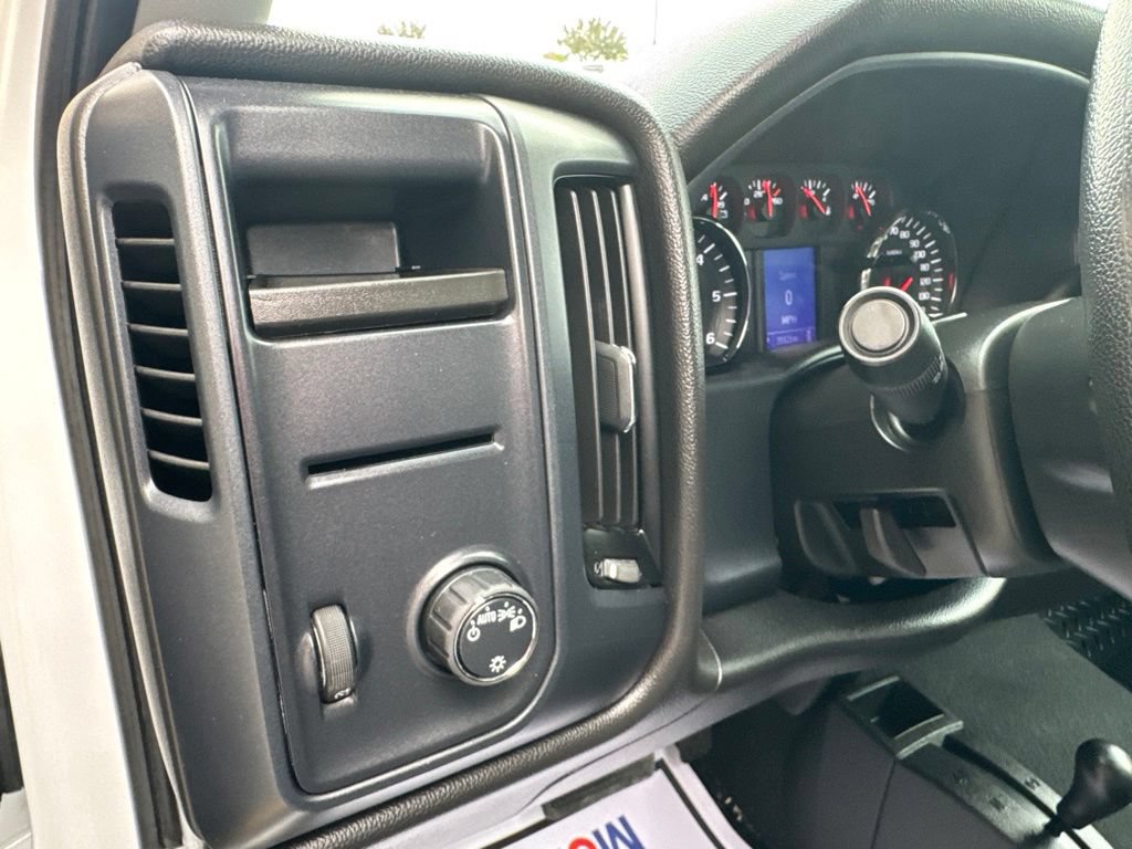 Used 2019 Chevrolet Silverado 1500 Custom w/ Custom Convenience Package AWD/4WD image 15