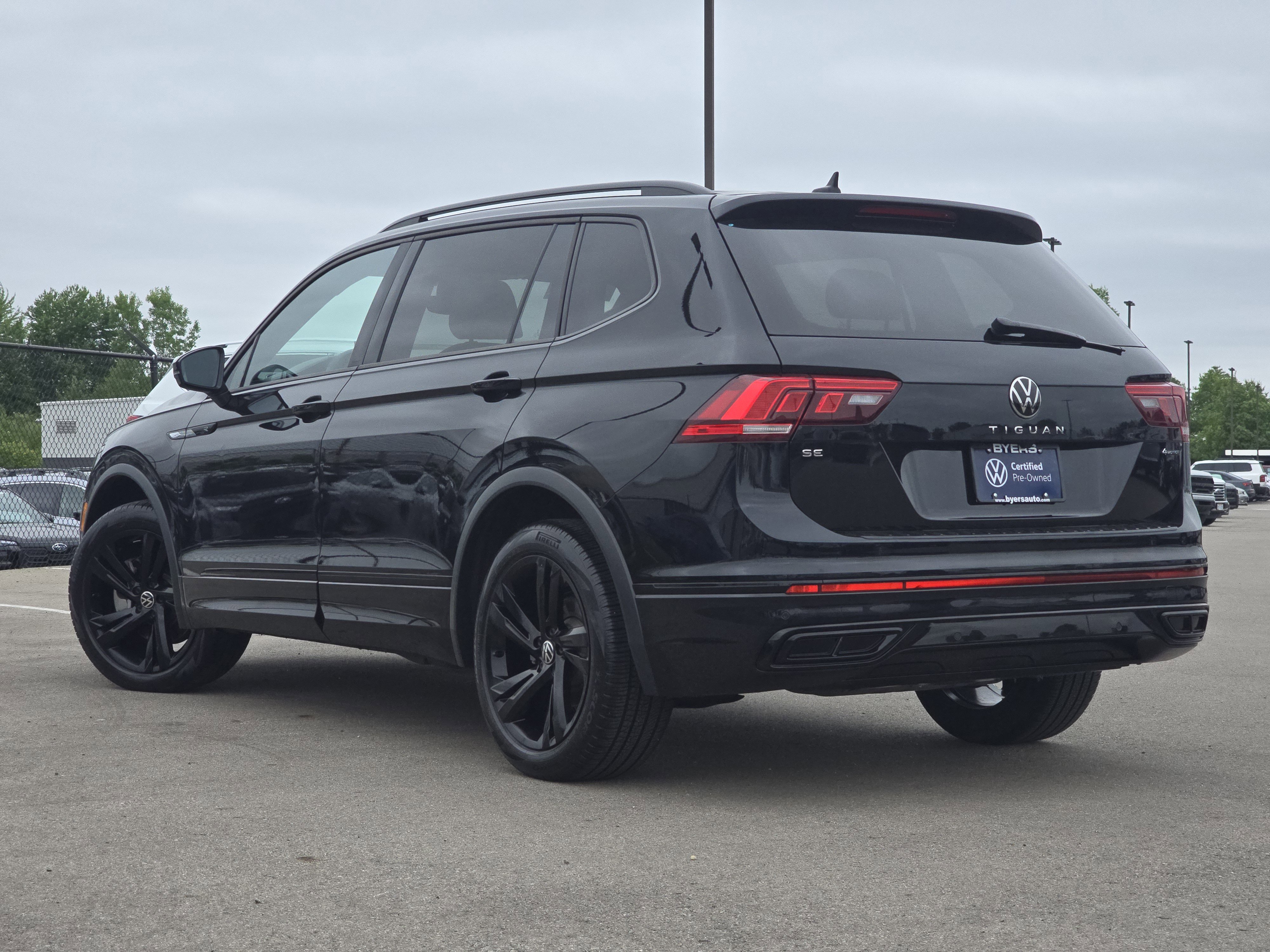 Certified 2023 Volkswagen Tiguan SE R-Line AWD/4WD image 5