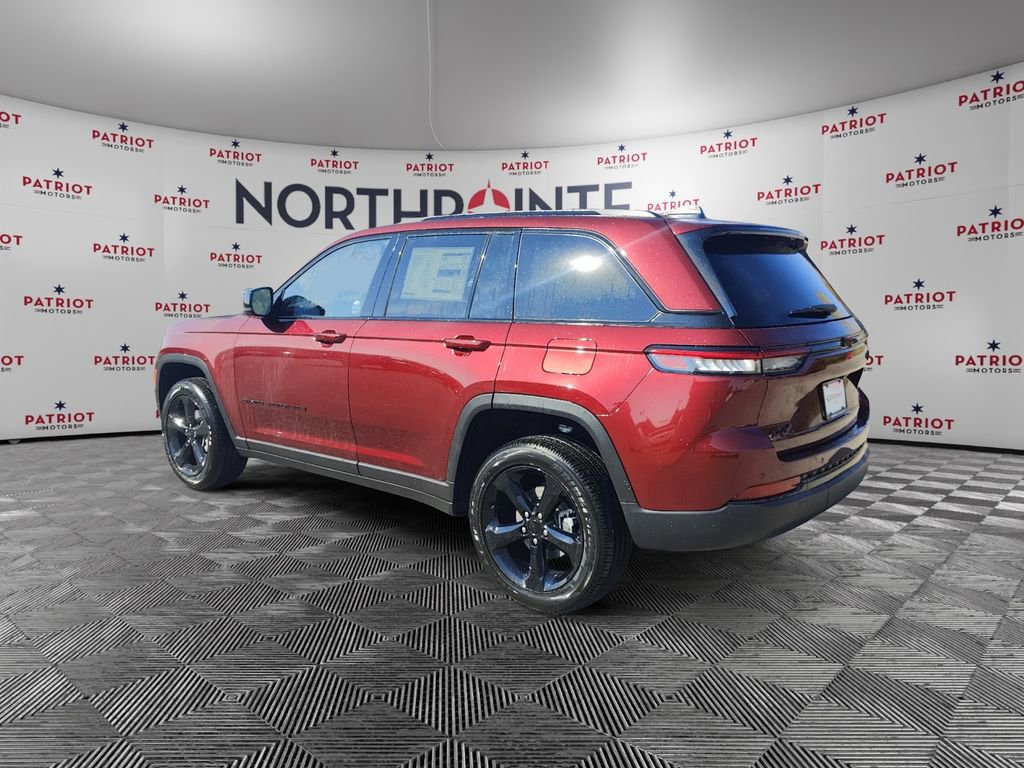 New 2025 Jeep Grand Cherokee Altitude image 4