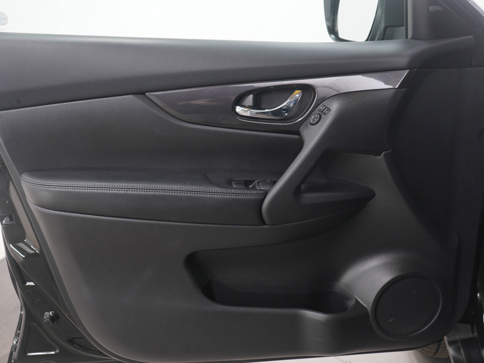 Used 2020 Nissan Rogue SV image 20