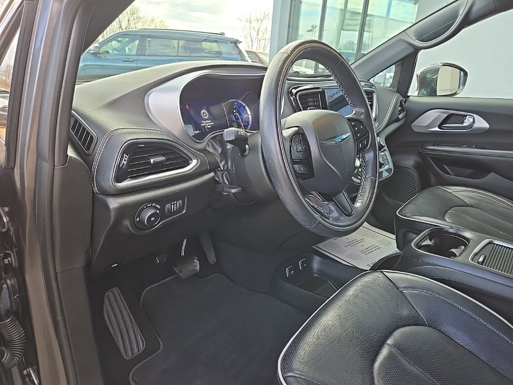 Used 2020 Chrysler Pacifica Limited w/ Advanced Safetytec Group image 37