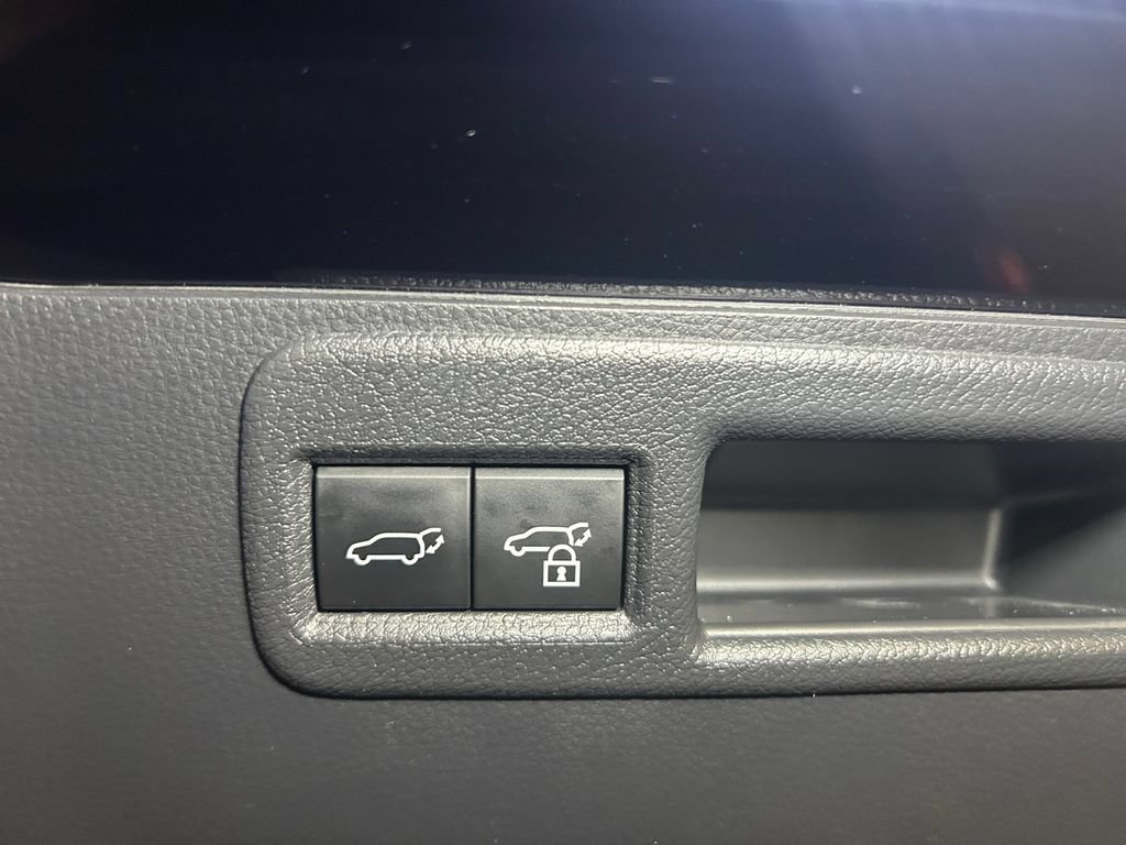 Used 2024 Toyota Venza LE AWD/4WD image 21