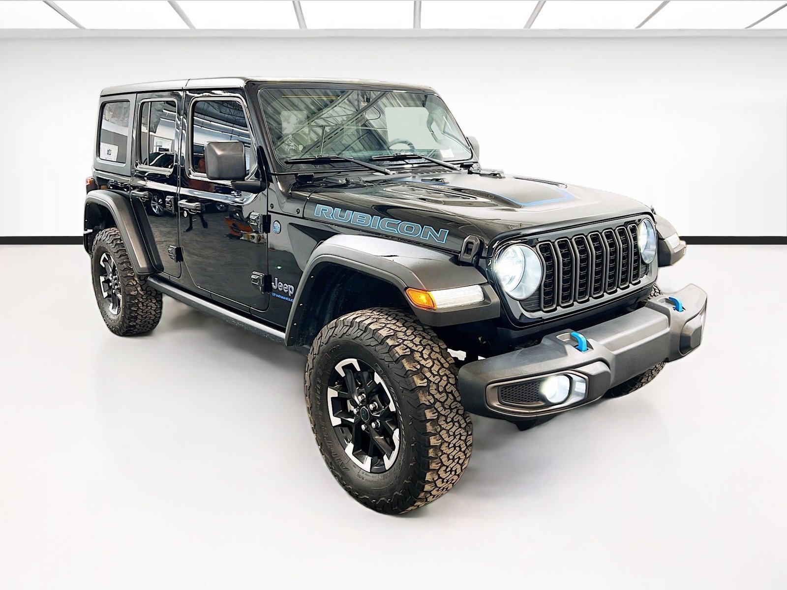 Used 2024 Jeep Wrangler Unlimited Rubicon 4xe w/ Safety Group AWD/4WD image 3