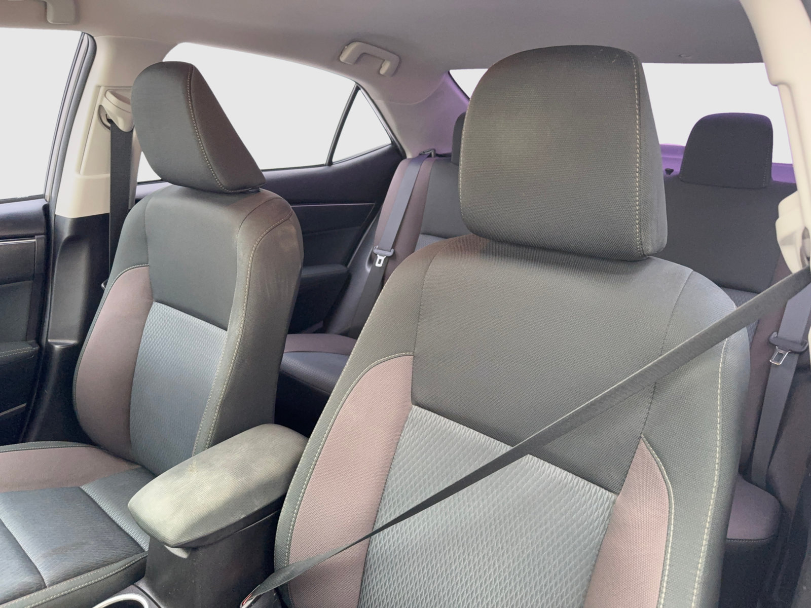 Used 2018 Toyota Corolla LE FWD image 29