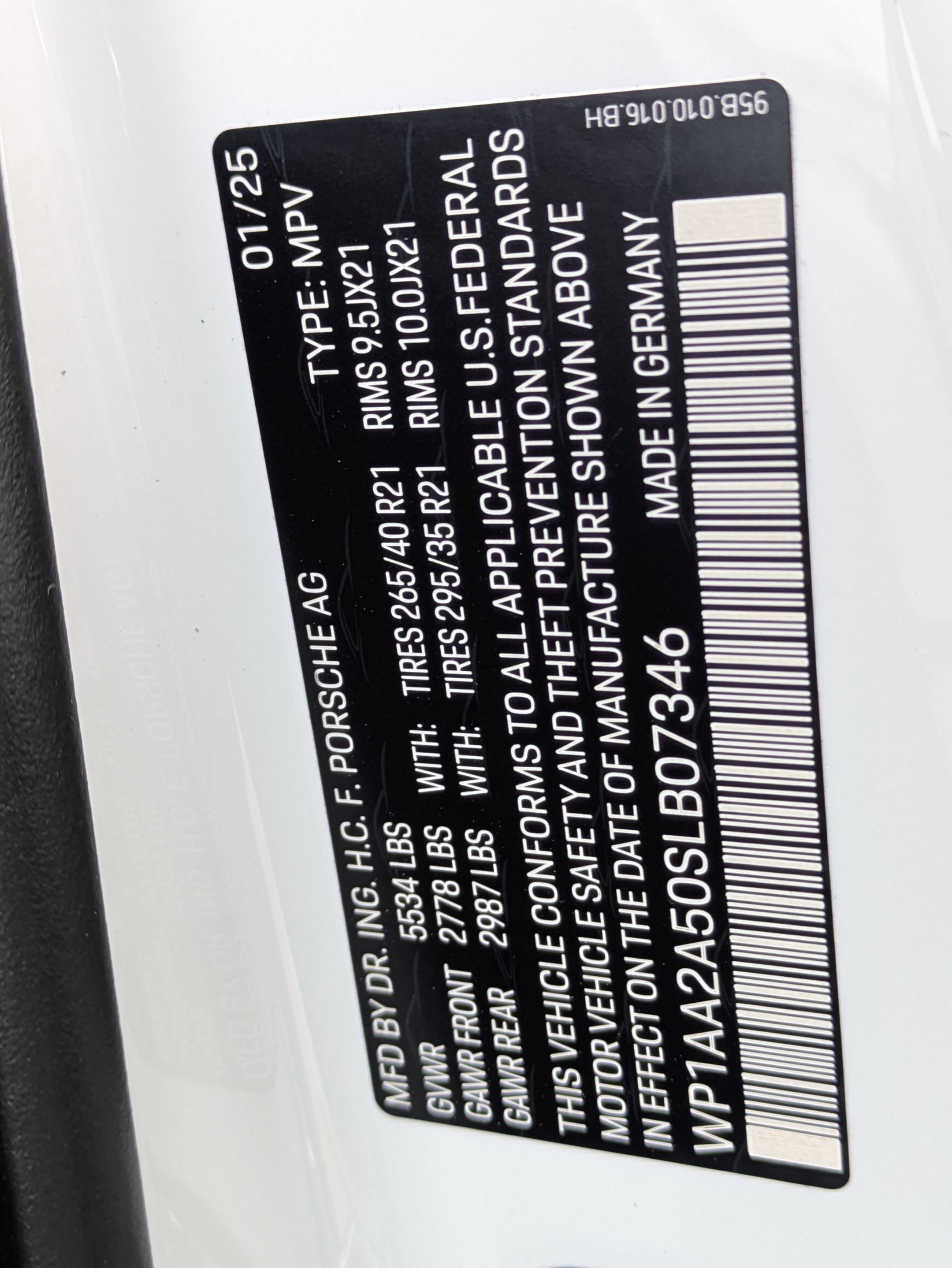 Certified 2025 Porsche Macan image 31