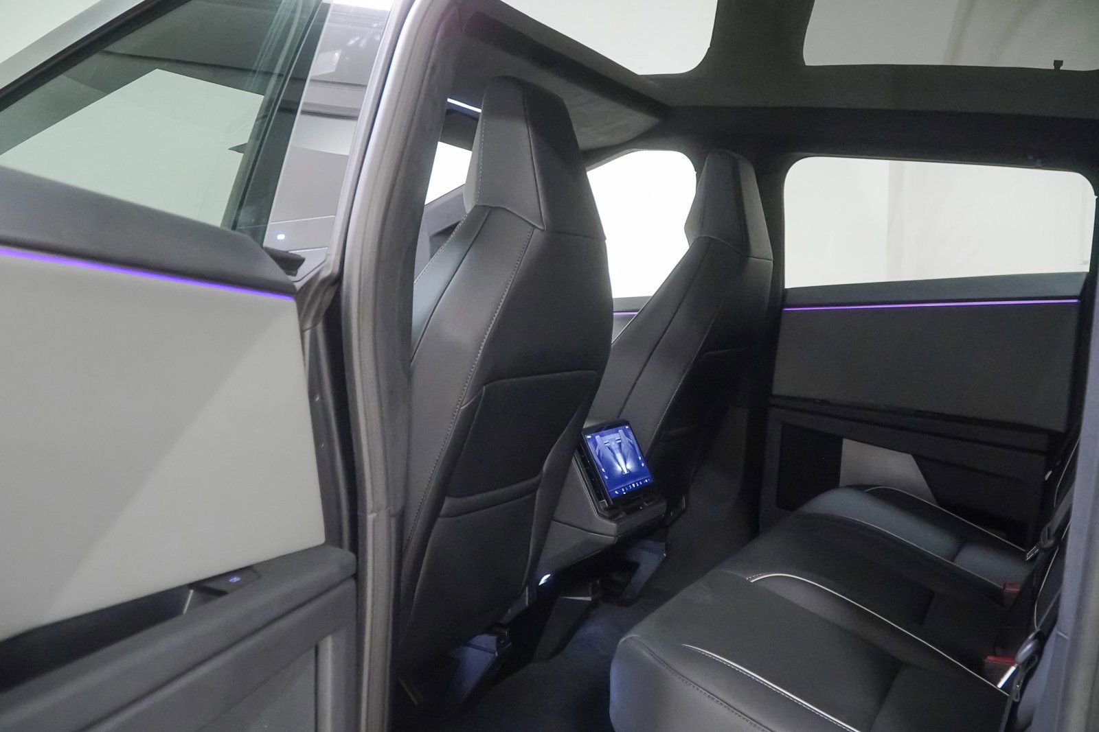 Used 2025 Tesla Cybertruck AWD Crew Cab image 49