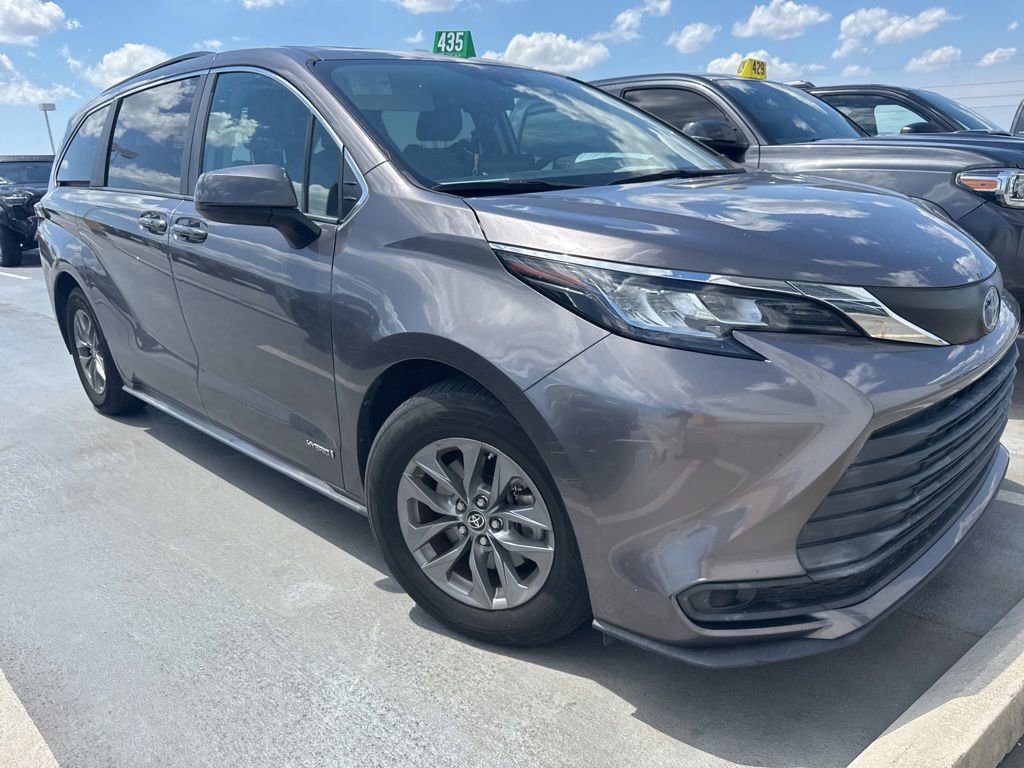 Used 2021 Toyota Sienna LE w/ LE Plus Package