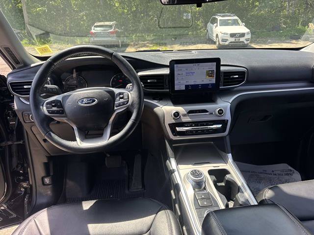Used 2023 Ford Explorer XLT w/ Equipment Group 202A AWD/4WD image 30