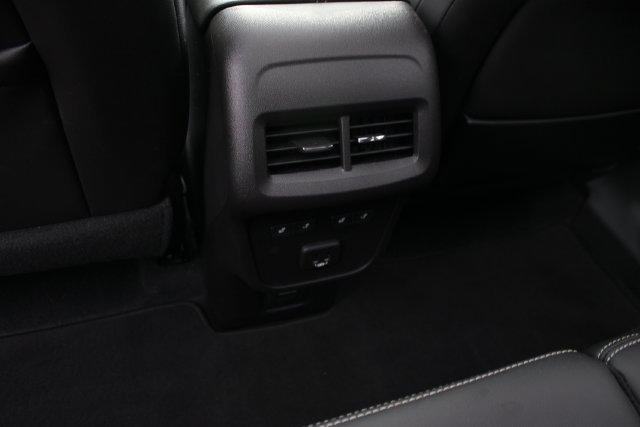 Used 2024 GMC Terrain Denali w/ Denali Premium Package AWD/4WD image 26