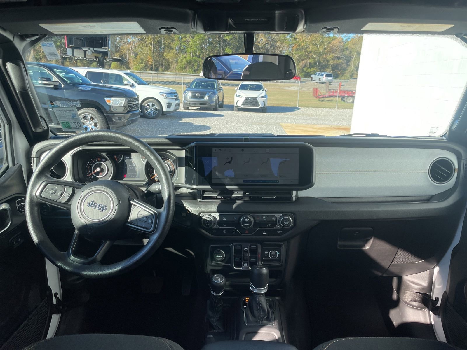 Used 2025 Jeep Gladiator Sport image 9