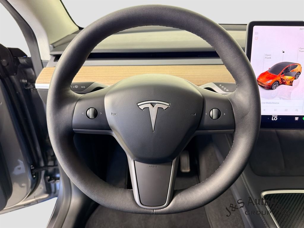 Used 2025 Tesla Model Y Long Range AWD/4WD image 12