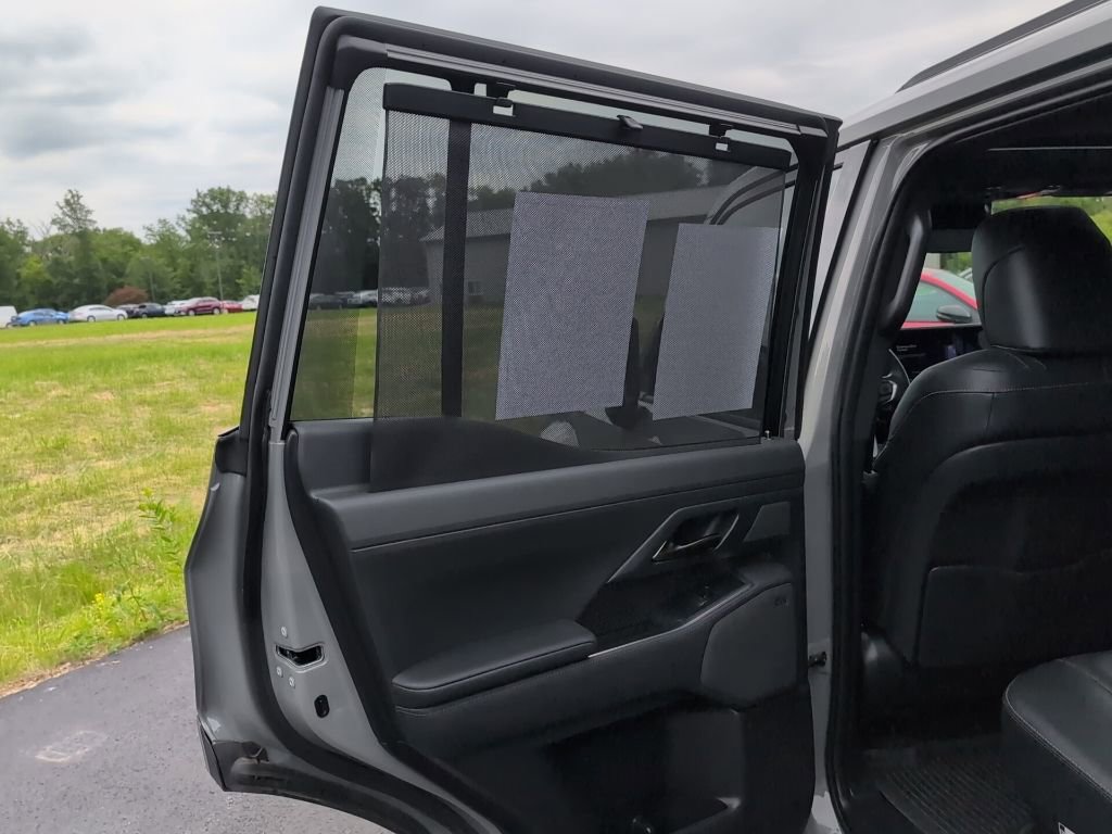 Used 2025 Lexus GX 550 w/ Cold Area Package AWD/4WD image 26