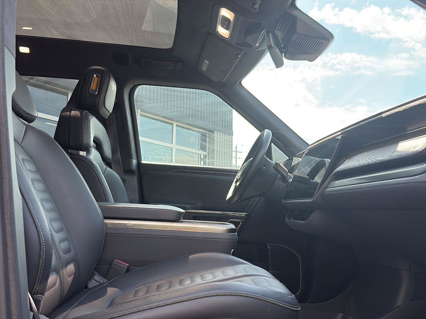 Used 2022 Rivian R1T Adventure AWD/4WD image 13