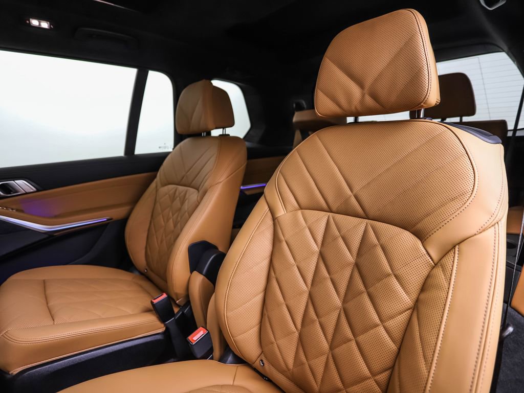 Used 2025 BMW X7 xDrive40i w/ M Sport Package image 21