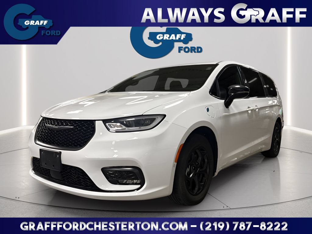 Used 2024 Chrysler Pacifica Limited FWD image 1