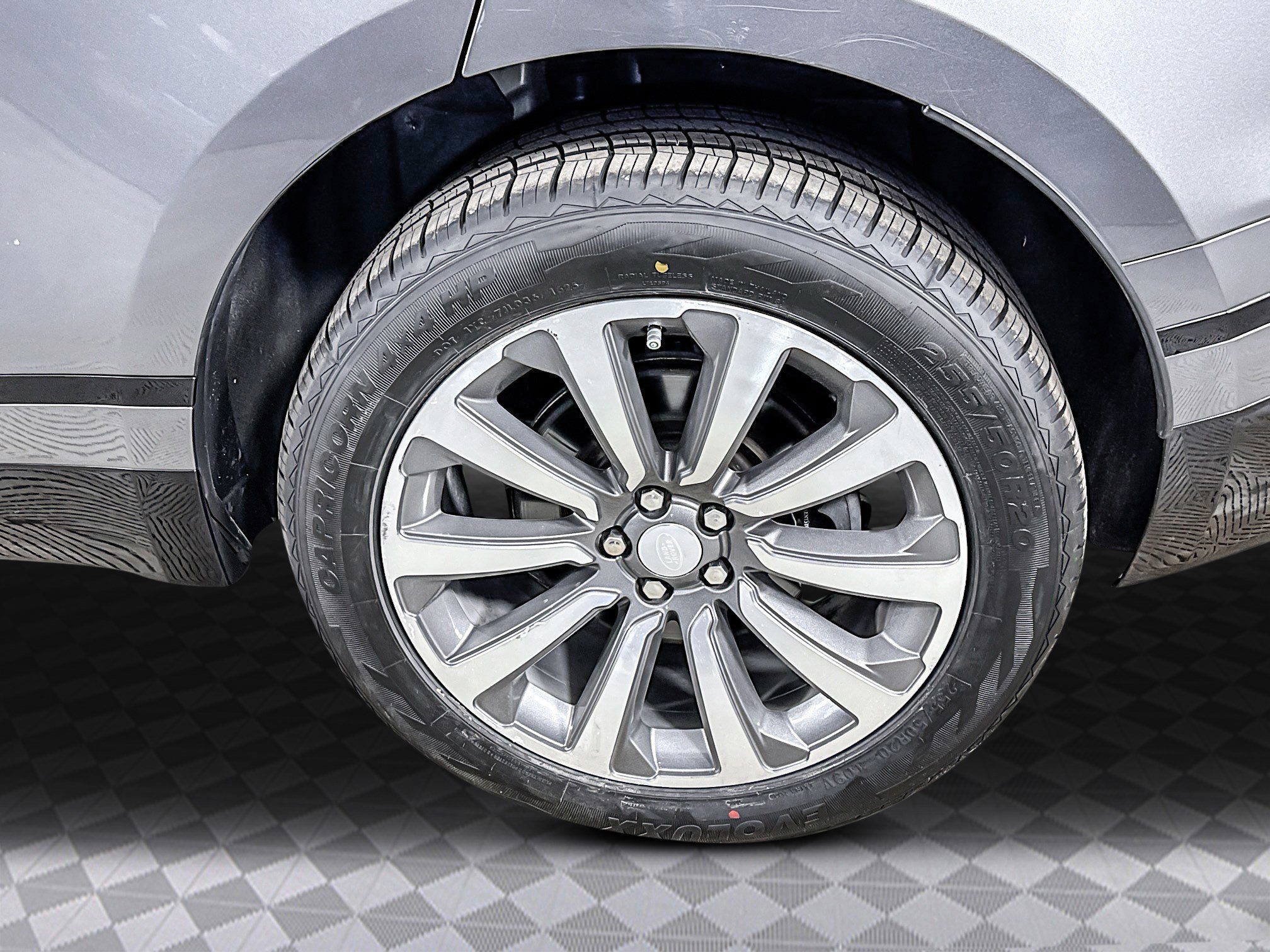 Used 2018 Land Rover Range Rover Velar R-Dynamic SE image 33