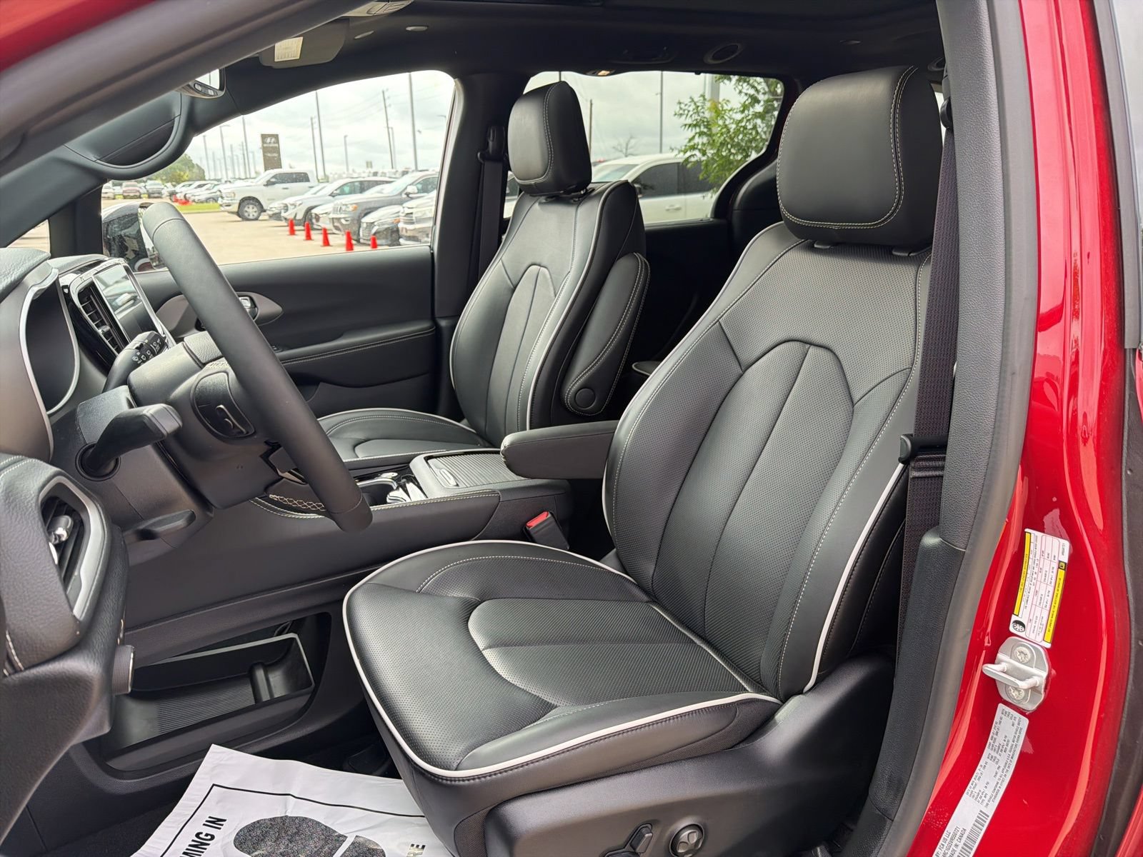 New 2027 Chrysler Pacifica Limited FWD image 11