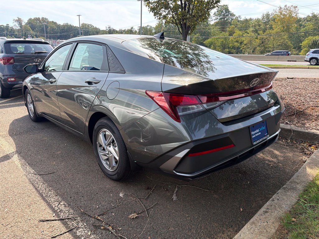 Certified 2026 Hyundai Elantra SE FWD image 4