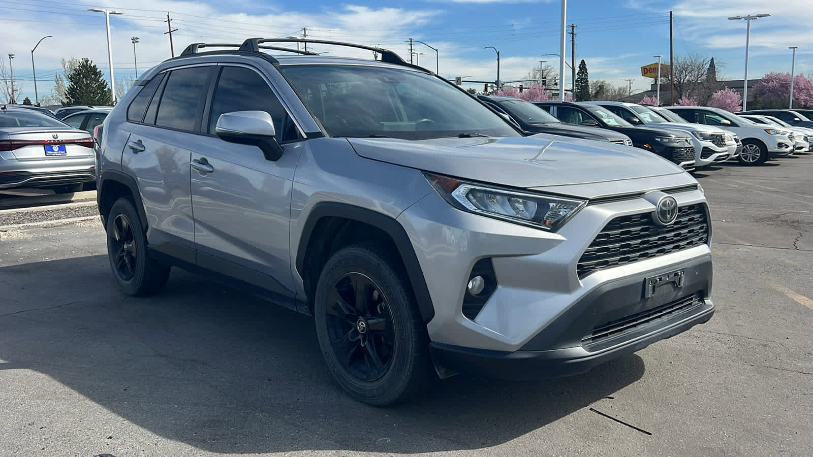 Used 2020 Toyota RAV4 XLE w/ Convenience Package image 3