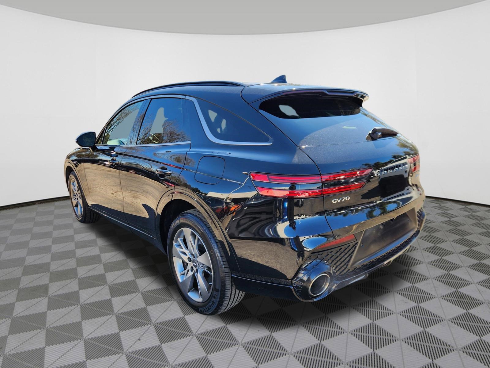 Used 2024 Genesis GV70 3.5T Sport image 3