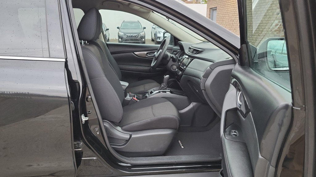Used 2018 Nissan Rogue S image 21