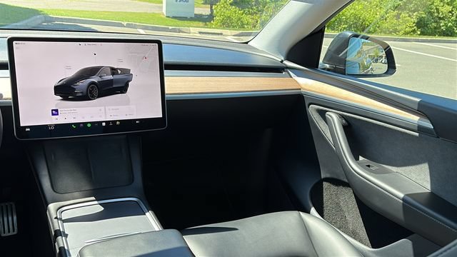 Used 2024 Tesla Model Y Performance AWD/4WD image 24