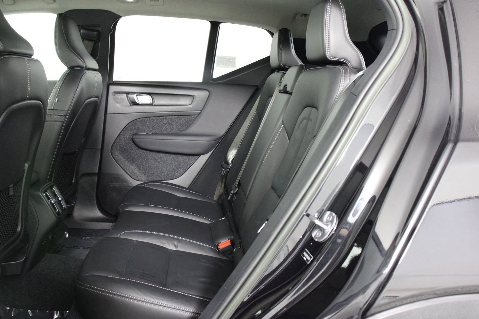 Used 2023 Volvo XC40 B5 Ultimate w/ Climate Package AWD/4WD image 32