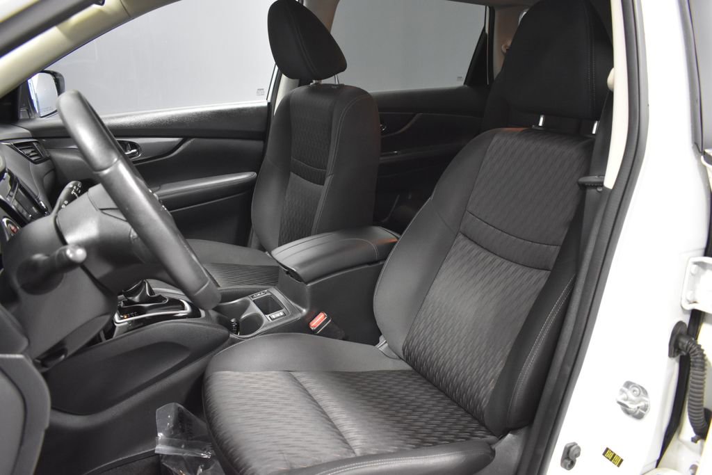 Used 2019 Nissan Rogue SV image 5