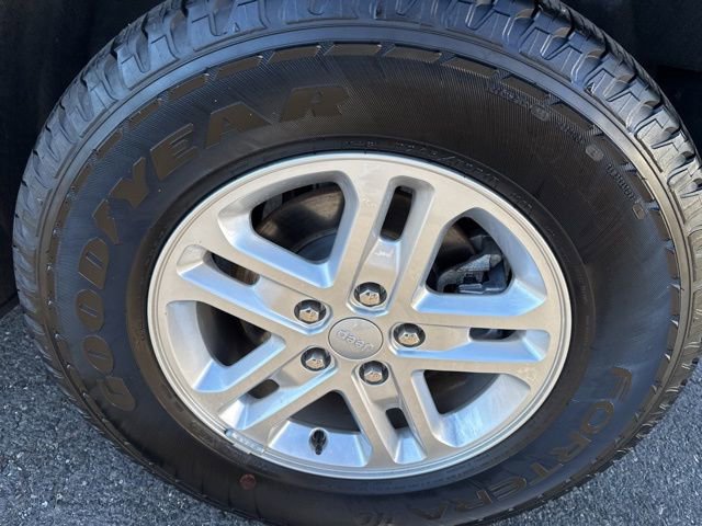 Used 2025 Jeep Grand Cherokee Laredo w/ Luxury Tech Group I image 9