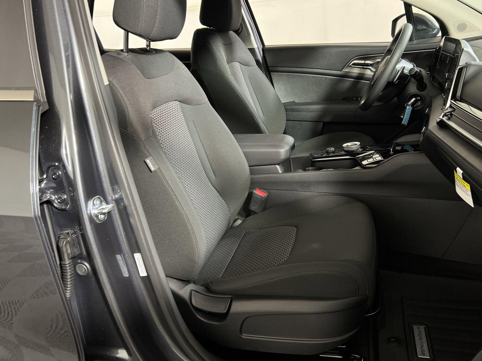 New 2025 Kia Sportage LX image 25