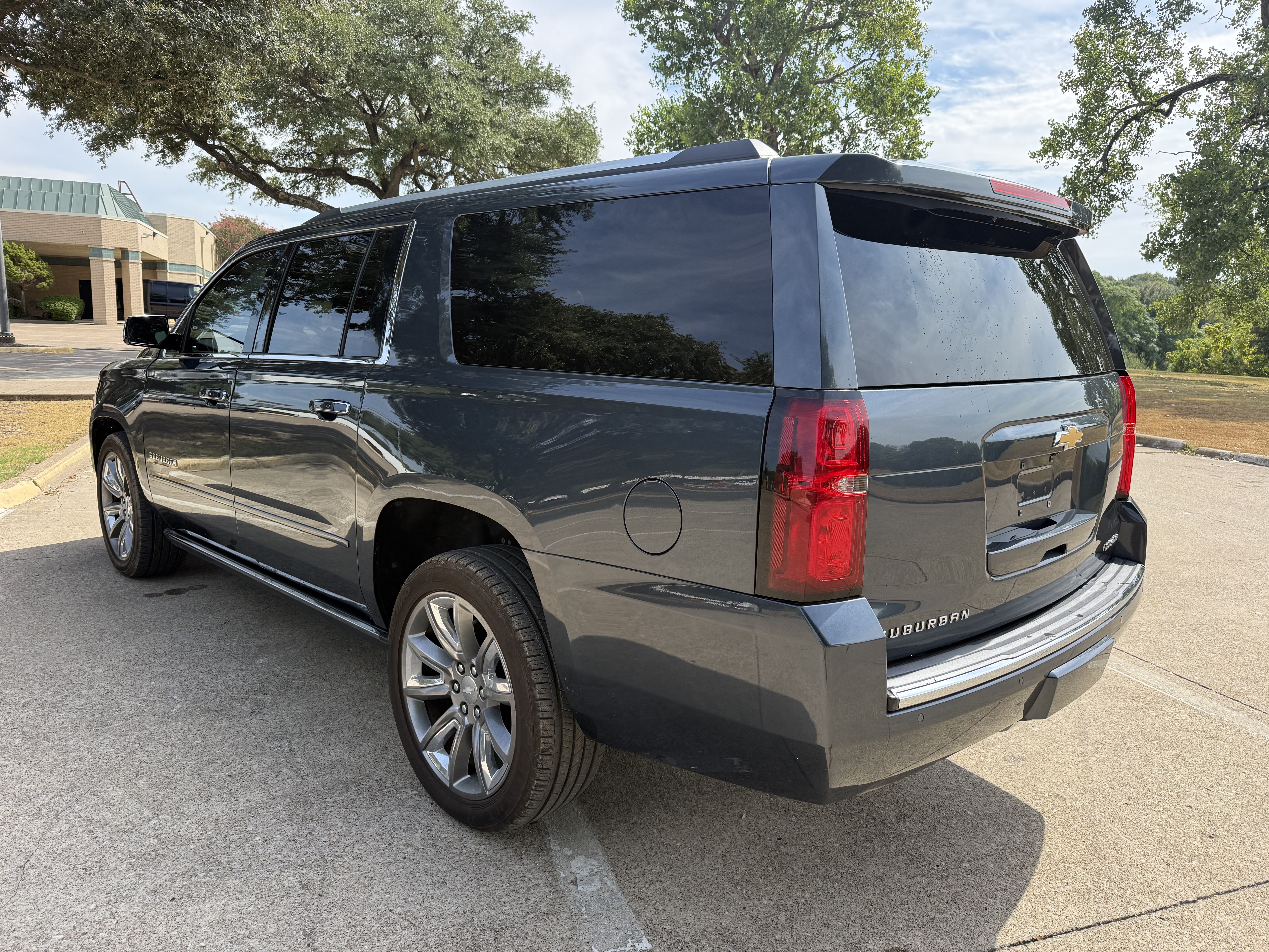 Used 2019 Chevrolet Suburban Premier RWD image 7