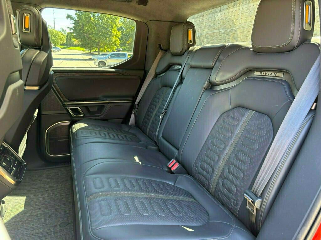 Used 2022 Rivian R1T Launch Edition image 17