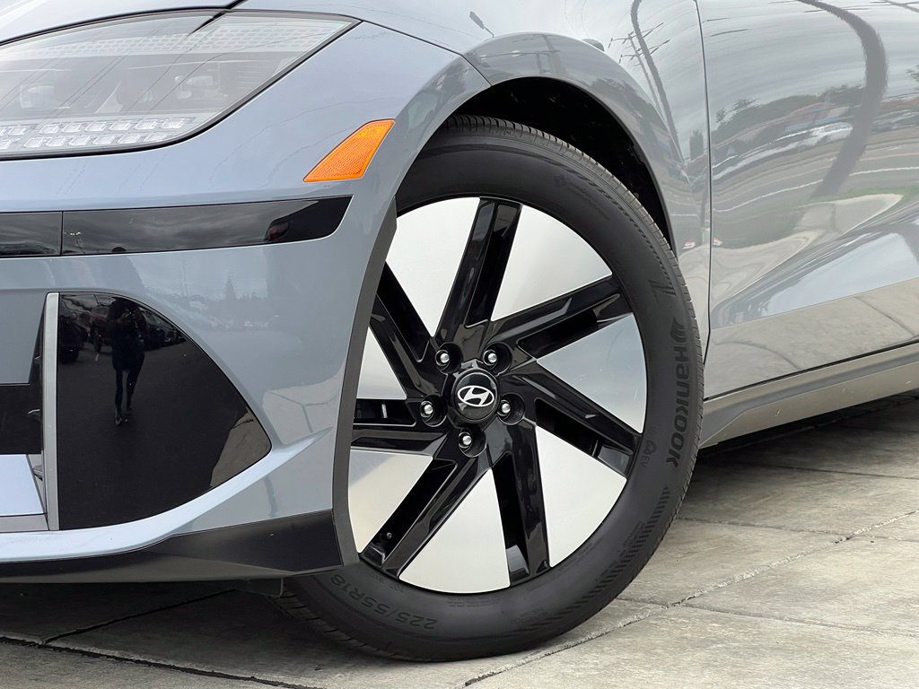 Certified 2025 Hyundai Ioniq 6 SE AWD/4WD image 2