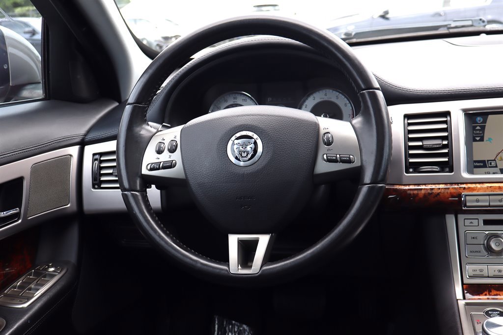 Used 2011 Jaguar XF Premium RWD image 13