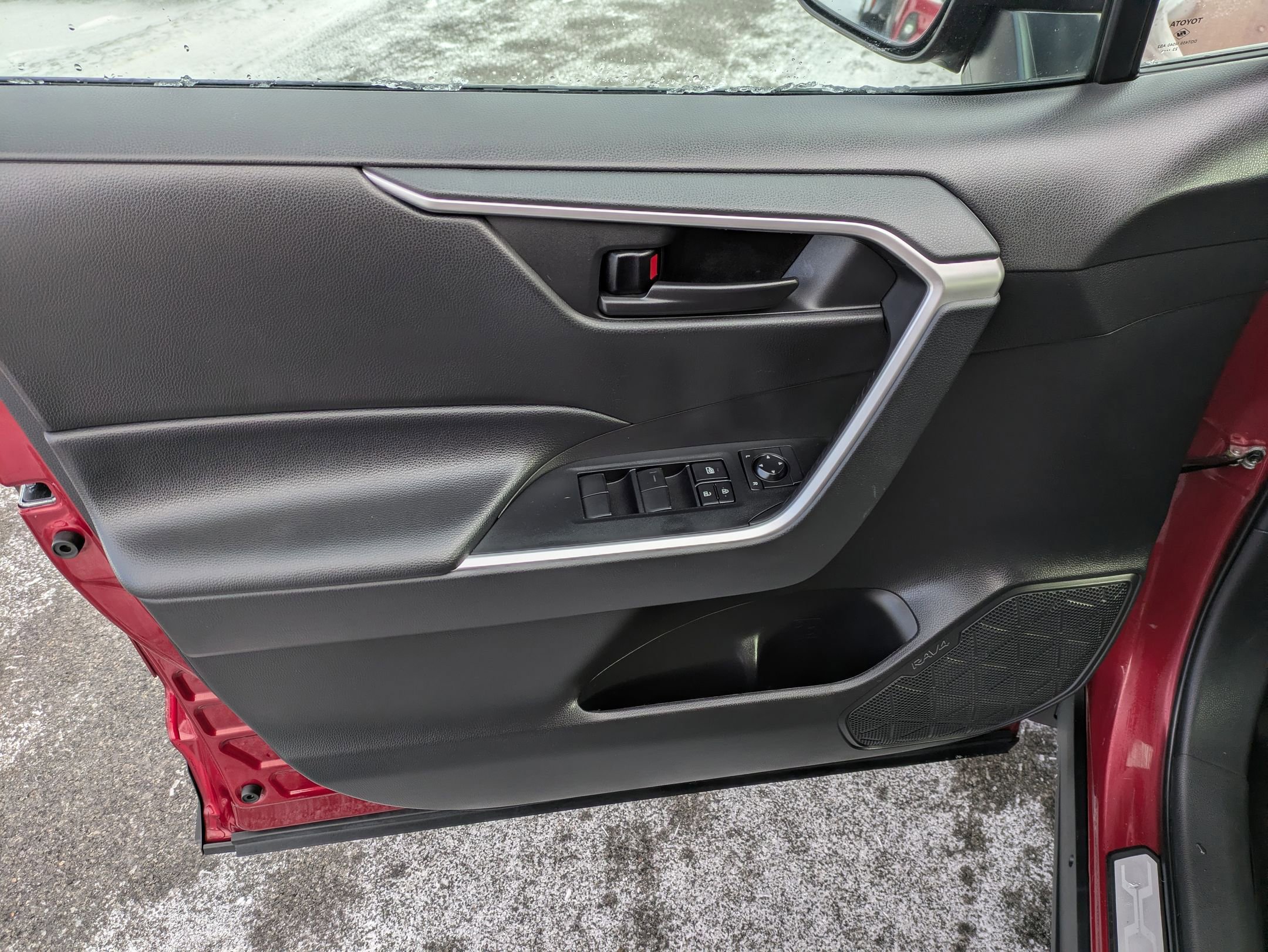 Used 2024 Toyota RAV4 LE image 6