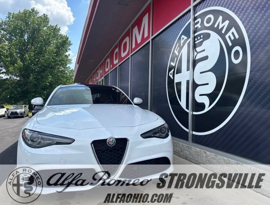 Used 2022 Alfa Romeo Giulia Ti AWD/4WD image 1